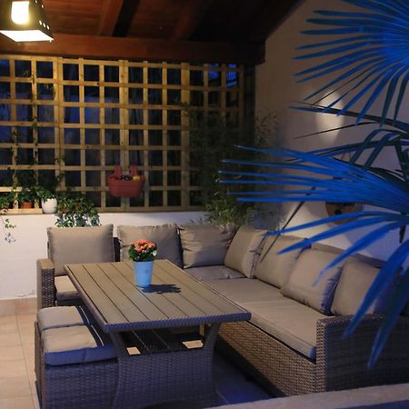 Bamboo Oasis Apartment With Terrace In The Garden And Free Parking, غييكا المظهر الخارجي الصورة