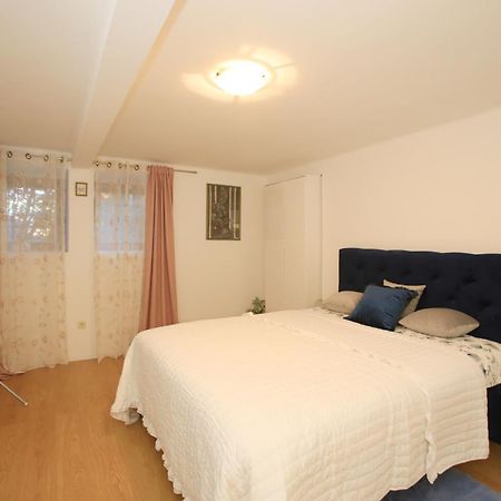 Bamboo Oasis Apartment With Terrace In The Garden And Free Parking, غييكا المظهر الخارجي الصورة