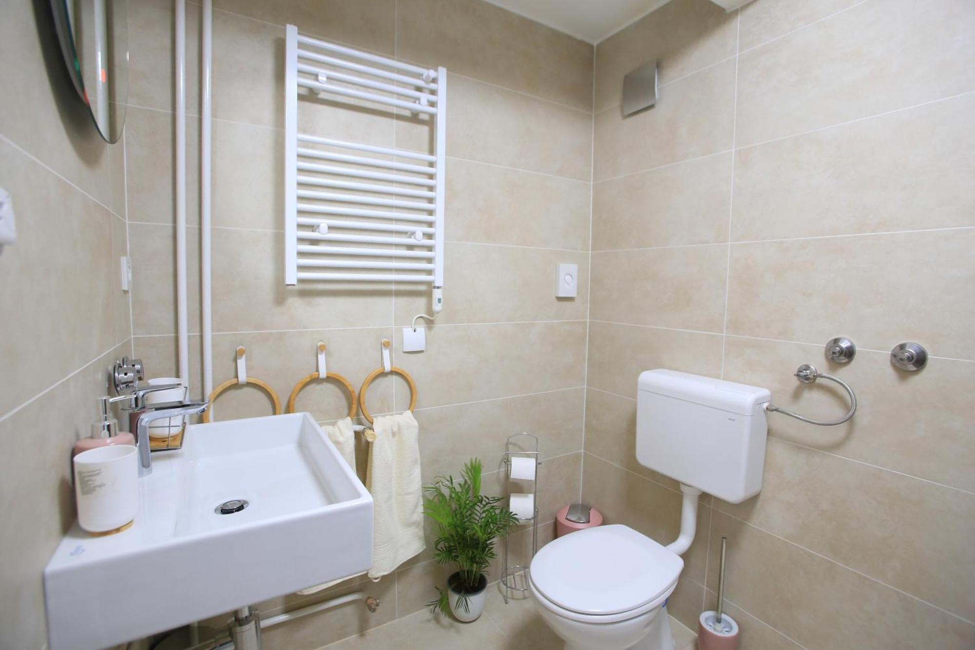 Bamboo Oasis Apartment With Terrace In The Garden And Free Parking, غييكا المظهر الخارجي الصورة